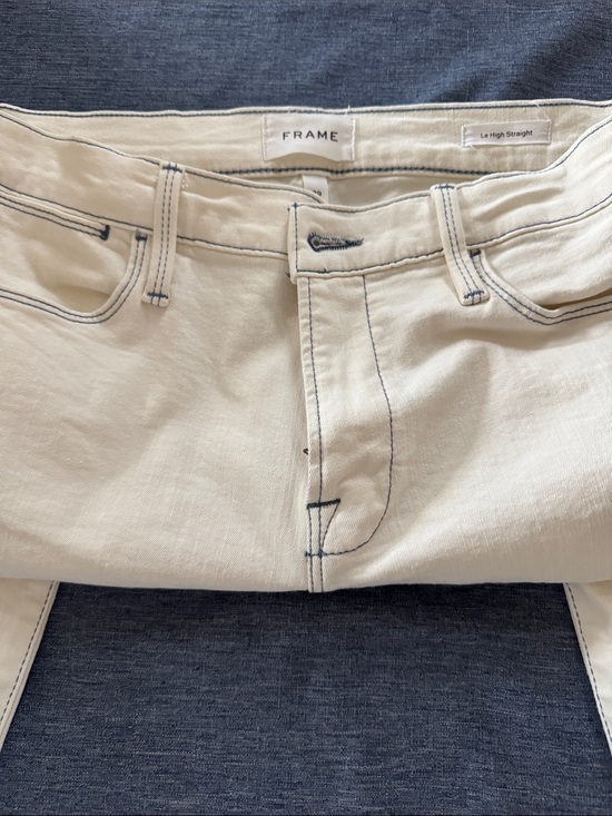 Frame Denim Denim - Frame Denim Women’s Straight Jeans in Off-White with Contrast Stitching